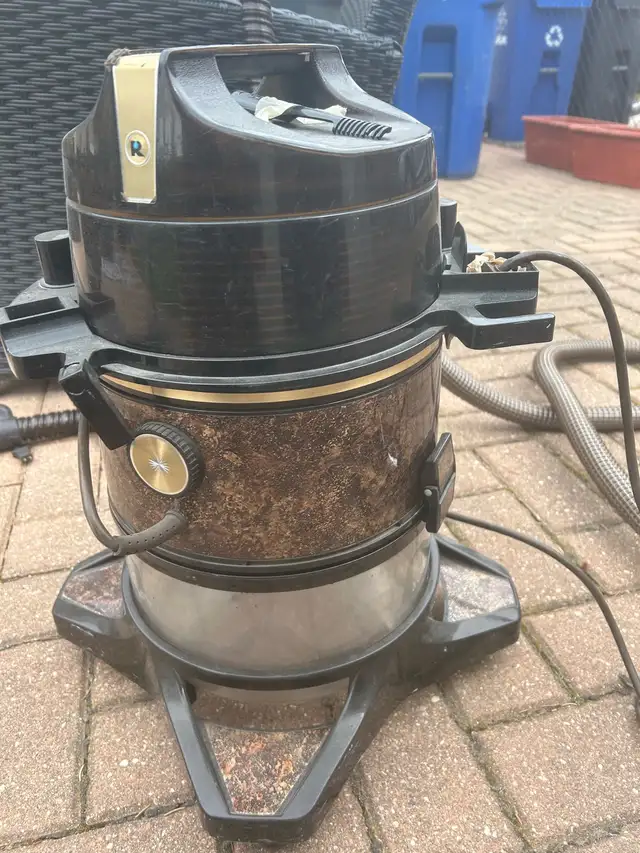 Rainbow SL Vacuum in Vacuums in Winnipeg - Image 2