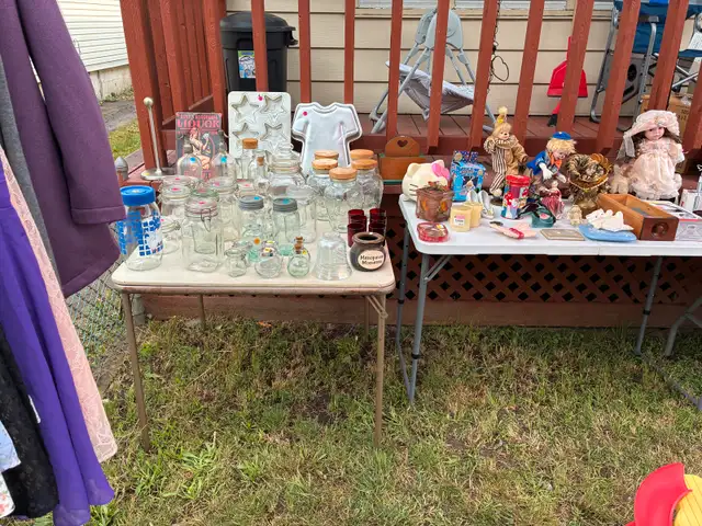  Yard sale in Other in Hamilton - Image 5
