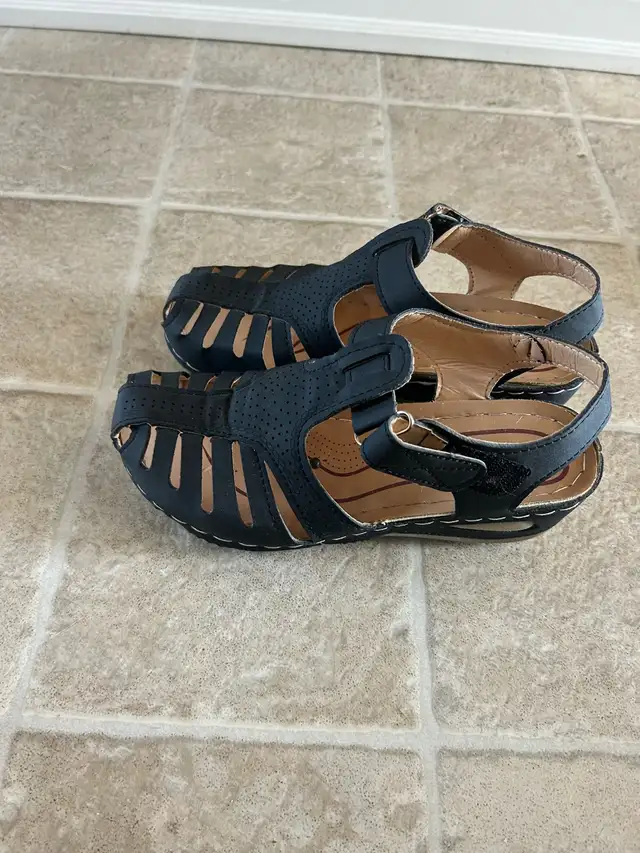 Barely used shoes in Women's - Shoes in Edmonton - Image 5