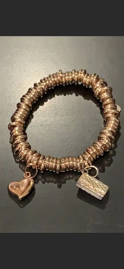 Excellent size medium Comes with box Charms are not available