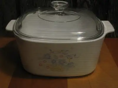 Plat fleuri CORNING WARE 3 litres., View more
