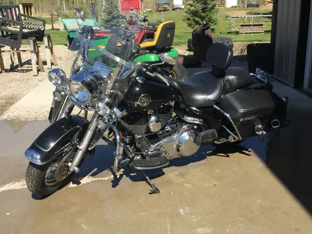2008 Harley Davidson Road King Classic in Street, Cruisers & Choppers in Red Deer - Image 2
