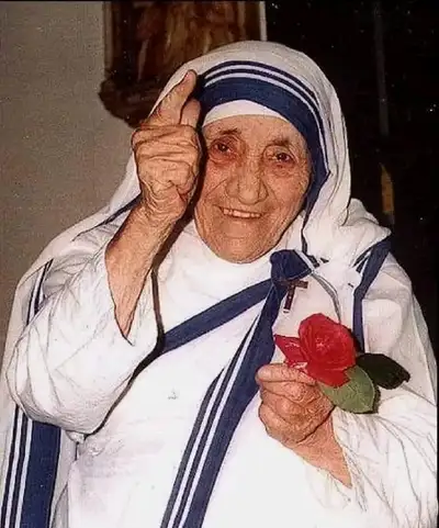 Recherche un statue de Mère Theresa, View more