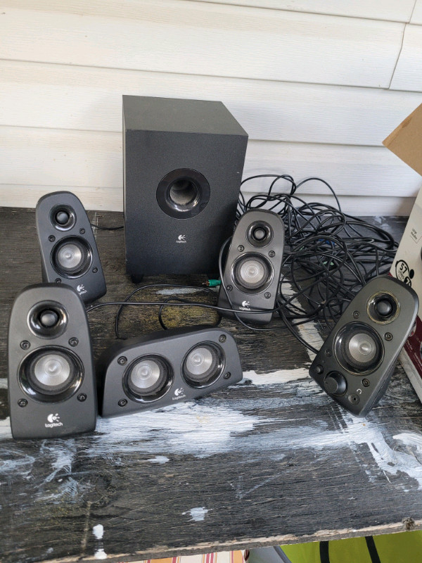 5 speakers sounds system plus sub woofer  in Stereo Systems & Home Theatre in St. Catharines