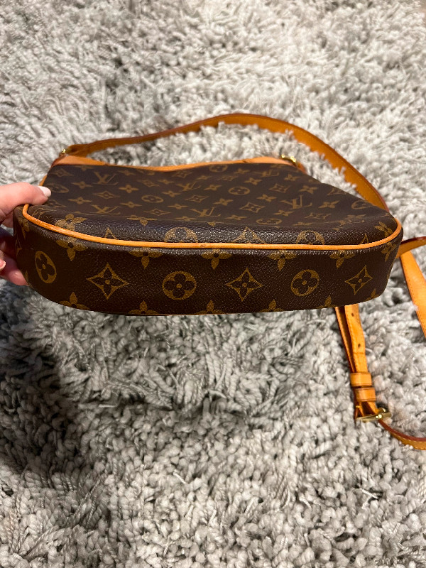 Louis Vuitton LV Odeon PM Crossbody Bag in Women's - Bags & Wallets in City of Toronto - Image 4