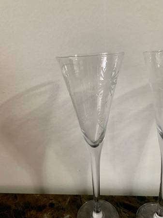 Cristal D’Arques Glasses And Vase in Kitchen & Dining Wares in Burnaby/New Westminster - Image 4