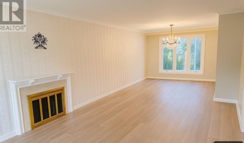 For Sale by Owner | Detached 3-Bedroom Bungalow  Bayview Village, photo 3 of 10