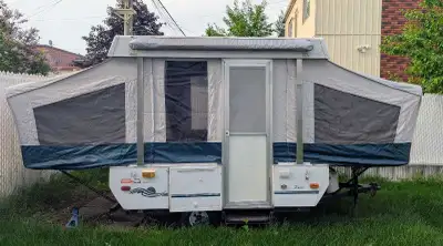Bonne condition, vintage. Tente roulotte légère (995 lbs vide),boîte fermée de 12 pieds (17 pieds ou...