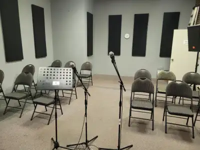 Room available for rent 7 days a week including Sundays! Perfect for worships, workshops, bible stud...