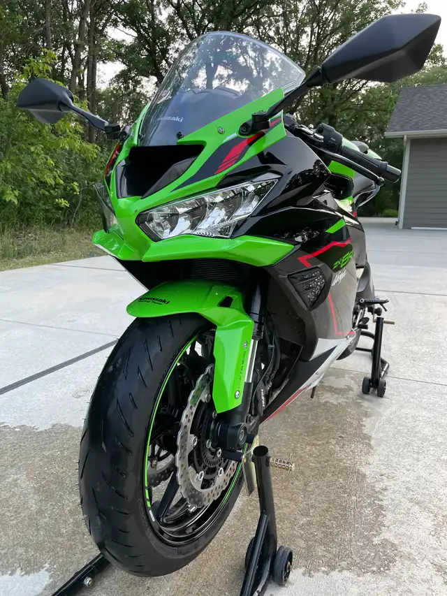 2022 Kawasaki ZX-6R, never dropped, never raced, no scratches. in Sport Bikes in Winnipeg - Image 3