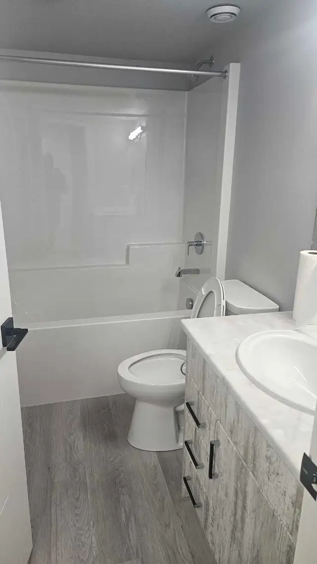 2 Bedroom Basement Apartment in Long Term Rentals in Winnipeg - Image 7