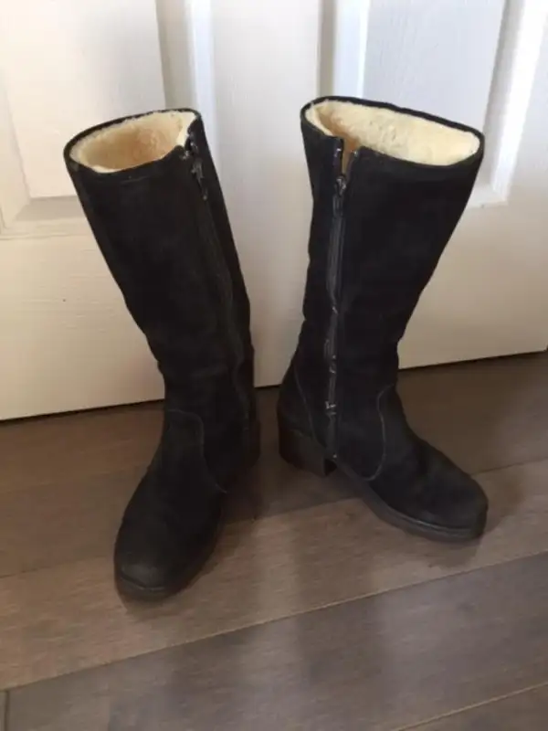 Woman Pajar Suede Leather Winter snow boots Waterproof Size 5.5 in Women's - Shoes in Markham / York Region - Image 4