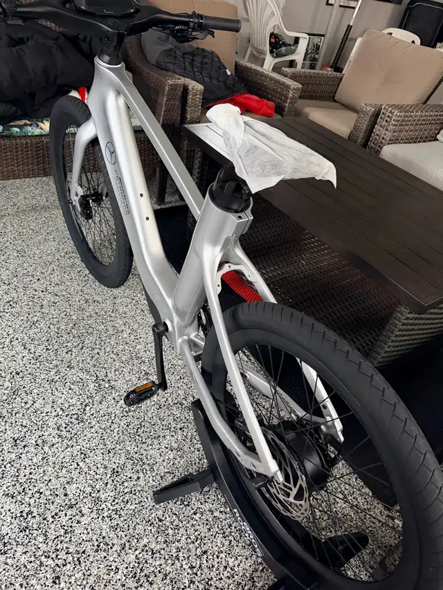 official PETRONAS F1 E bike in eBike in Oshawa / Durham Region - Image 9