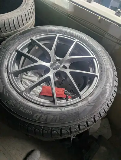 Less than 1000km of use Including sensors for 2024 Nissan rogue 5x114.3 235/60/18 Fits many vehicles...