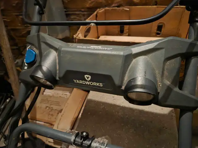 Yardworks Snowblower in Snowblowers in City of Toronto - Image 6