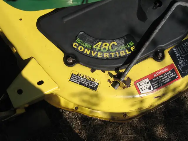 John Deere lawn/Garden tractor for sale in Lawnmowers & Leaf Blowers in Belleville - Image 7