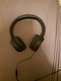 JBL wire over ear headphones