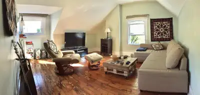 - Cozy, charming 3rd floor walk up - Bloor subway line, b/w Bathurst & Spadina - Walk to amenities,...