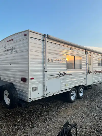 2002 Travelaire Canada RT265 This trailer is super clean and in unbelievable condition. Canadian mad...