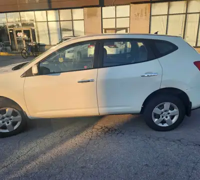 A vendre nissan rogue 2010 , 171000 , roule bien , raison de vente achat d une nouvelle voiture