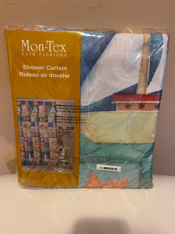 New Shower Curtain and Mat. Accessories in great condition in Bathwares in City of Halifax - Image 2