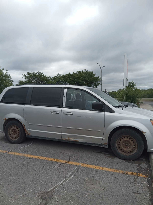 Dodge Grand Caravan in Cars & Trucks in Ottawa - Image 2