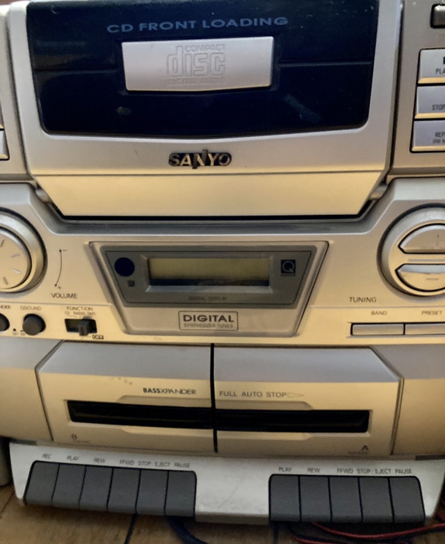 Sanyo old school CD/radio/dual cassette player with remote Stereo
