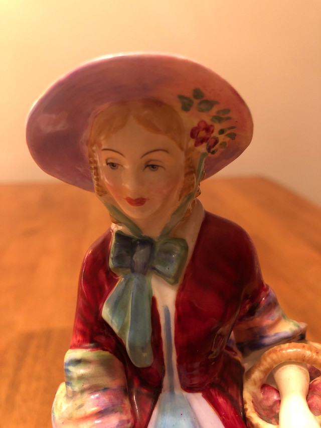 Bone China Royal Doulton Lady in Arts & Collectibles in Edmonton - Image 2