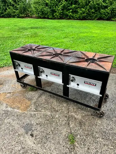 Garland commercial 3 Burner unit on wheels - Natural gas, View more