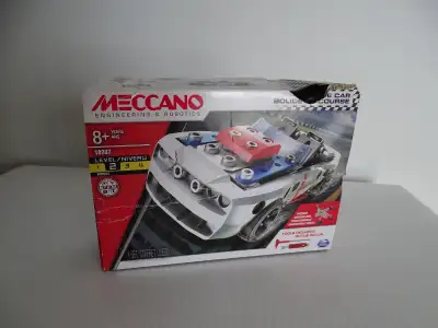 Meccano Engineering & Robotics 18207. Complete race car set with instructions, in original box.