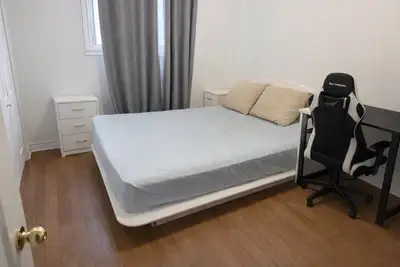 Chambre a louer tout inclus 800 dollars pres de metro concorde et metro cartier