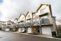 Willowbrook Langley 3 Bed 2.5 Bath Townhouse ,steps from Costco