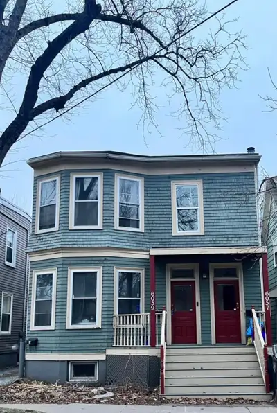 Single room for rent in a beautiful 4 bedroom apartment. Spacious room with large windows and fully...