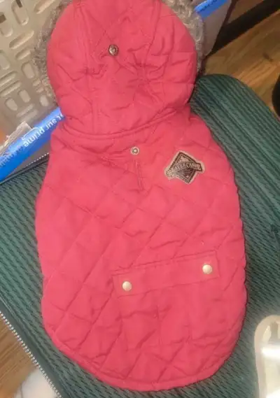 Keep your furry friend cozy and stylish with this used Great Canadian quilted dog coat, size medium....