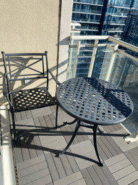 Bistro patio table and chair 