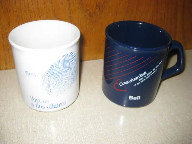 MUGS - TASSES DE COLLECTION - BELL - NT  et EN PORCELAINE in Arts & Collectibles in Laval / North Shore - Image 5