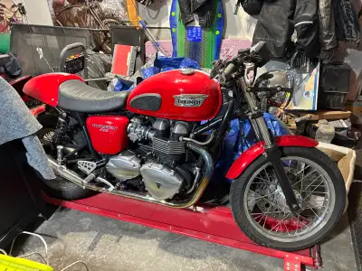 900 cc cafe racer, low mileage , in great shape Upgraded shocks . I have all the original parts. The...