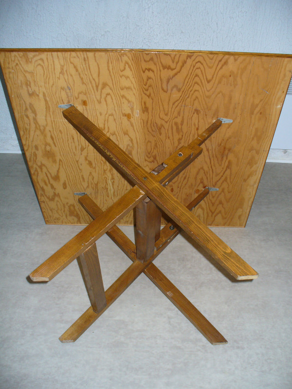 Table à cartes dans Mobilier de salle à manger et cuisine  à Thetford Mines - Image 2