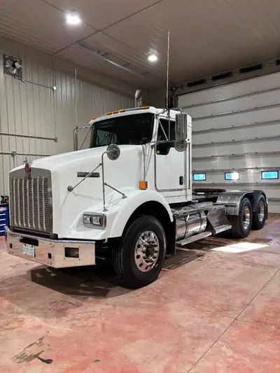 2008 T800 Kenworth Daycab ISX-485, 13 spd, 3.90, 909382 kms, 16860 hrs, fresh safety, new steering t...