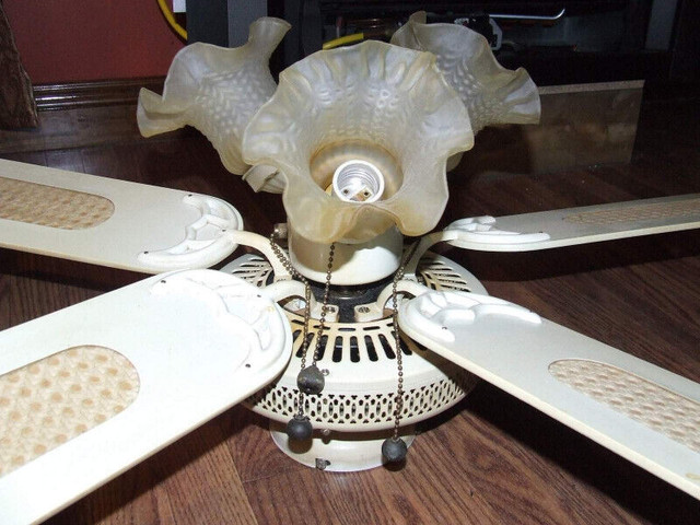 Canarm 42" Reversible Ceiling Fan with Wood Blades in Indoor Lighting & Fans in Sudbury - Image 2