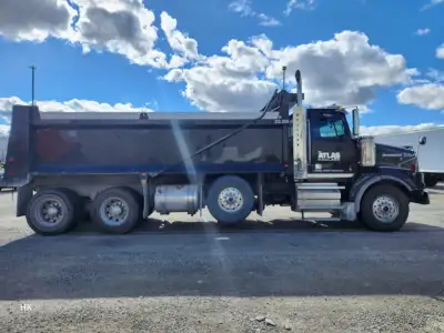 W4900SB 485HP DD13 18 SPEED MANUAL TRANSMISSION AIR RIDE SUSPENSION EXTENDED WARRANTIES BIBEAU STEEL...