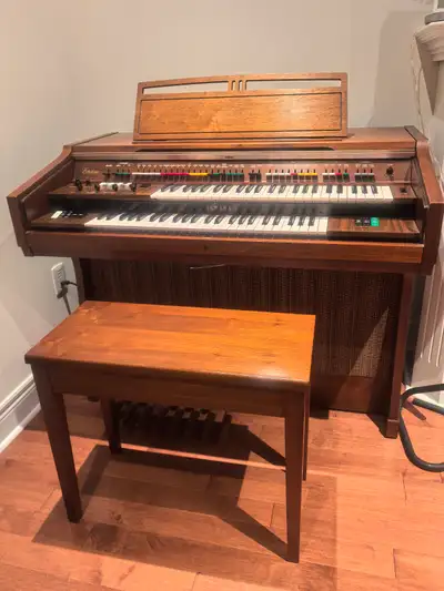 On offer is a Yamaha Electone D-30 electric organ, in mint condition. It has only been used very lig...