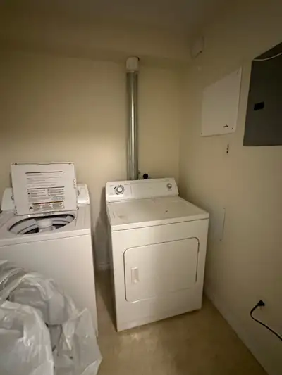 One spacious bedroom with seperate bath available in 2 bed 2 bath Apartments Looking for someone pro...