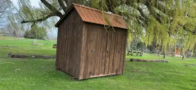Cute 8‘ x 8‘ salt box shed made of hemlock wood with copper coloured steel roof. Purchased from Amis...