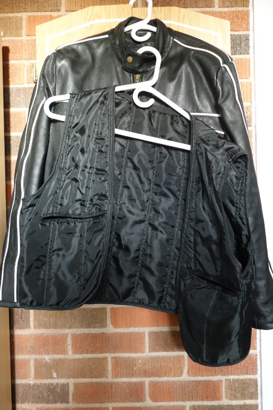 Men's motorcycle jacket - size small (40) - excellent condition in Men's in Kitchener / Waterloo - Image 3