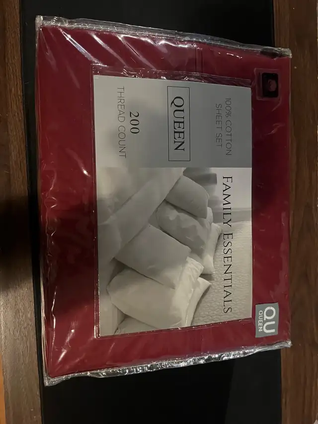 NEW Red Queen Bed Sheet Set in Bedding in London - Image 2