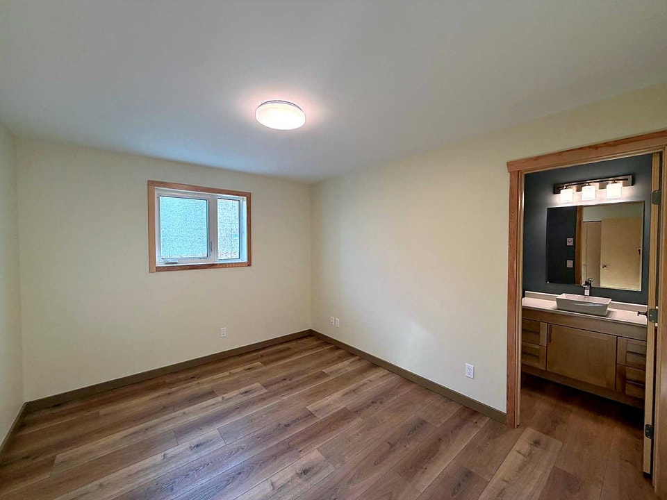 2 Bedroom Suite Available for Rent! 4