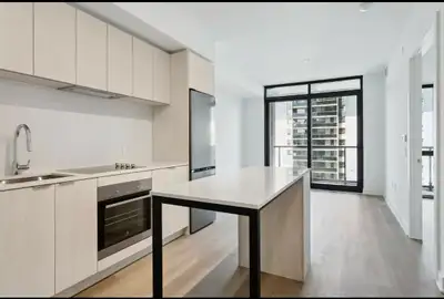 2 bed 2 bath condo in Mississauga. Available in August