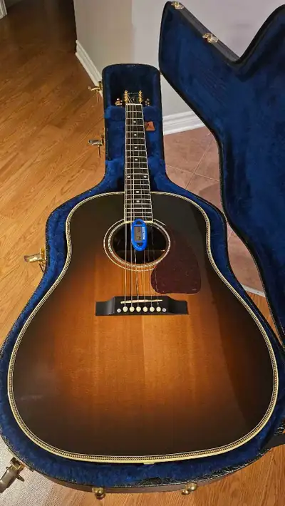 Gibson J-45 Custom, View more