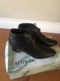 Black boots size 8 